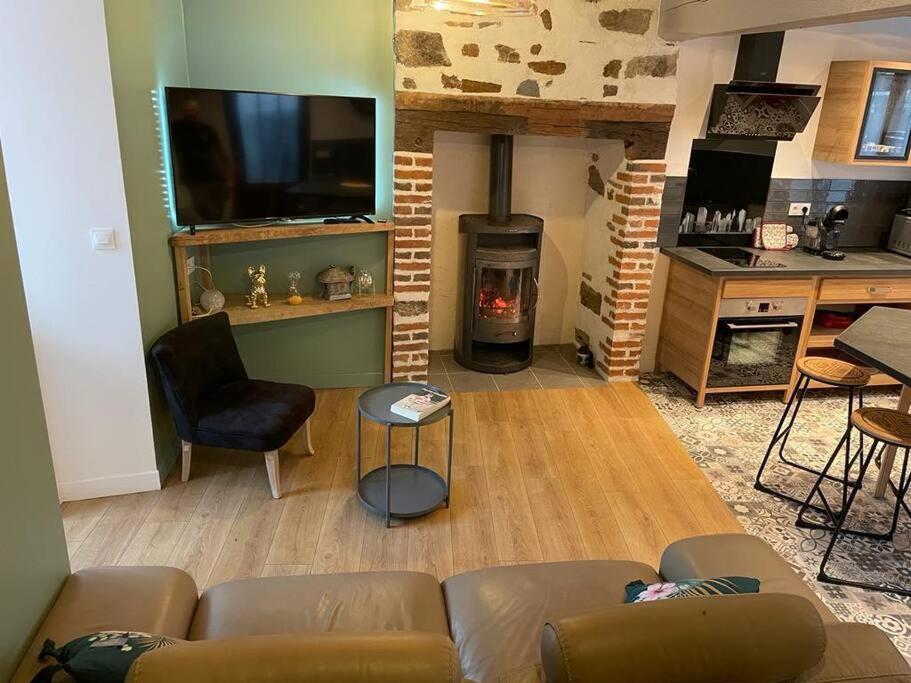 Maison De Village Avec Vue 4/5 Personnes Lou Rouchou Voutezac Zewnętrze zdjęcie